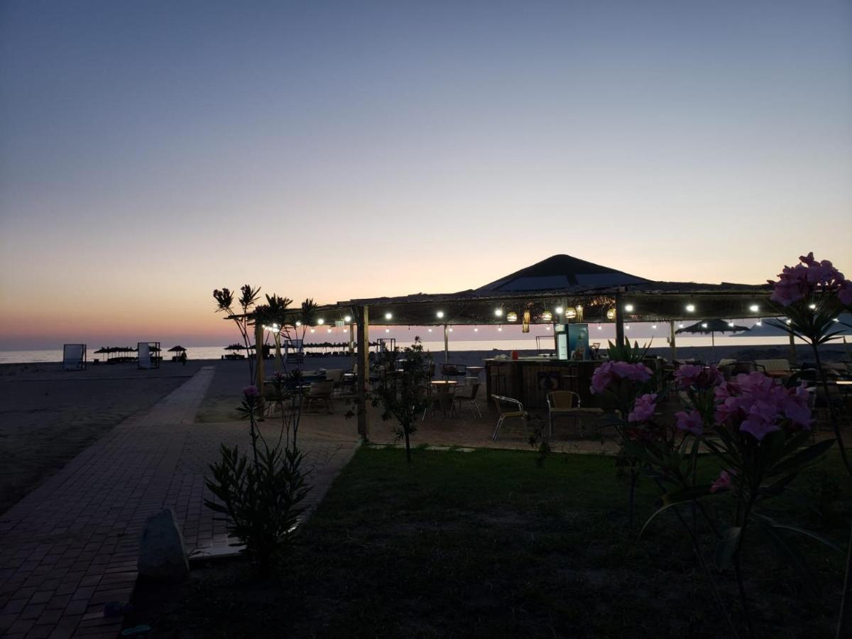 Lovely 1-Bedroom Apartment At San Pietro Beach Front Resort Plazhi San Pietro Exterior foto